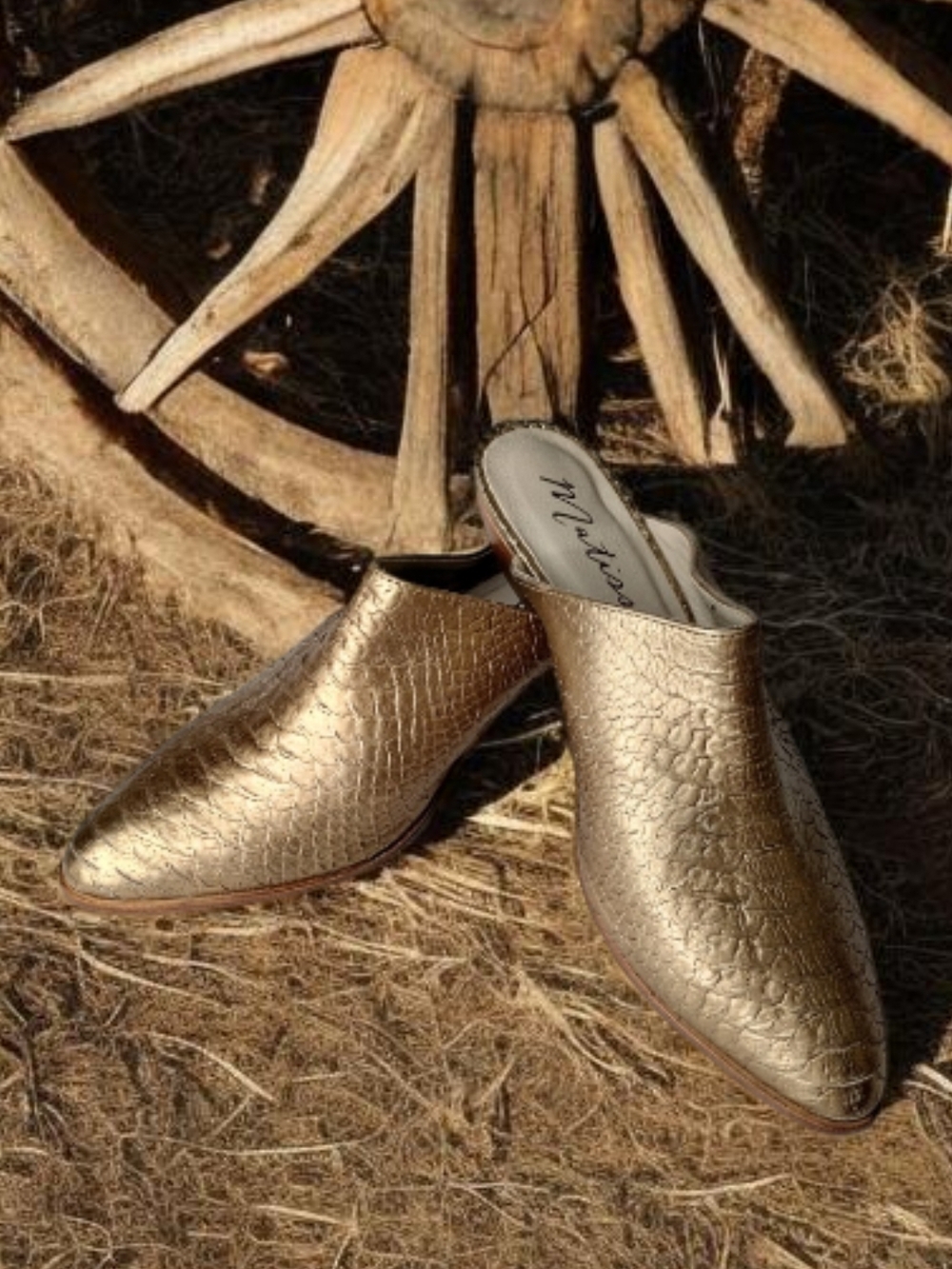 Matisse Gold Aligator Embossed Textured Slip-On Mule for Women Sz 8 1/2